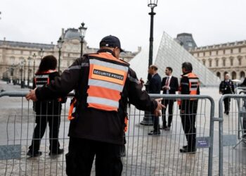 Dua Tersangka Pencurian Permata Mahkota Louvre Ditangkap di Prancis