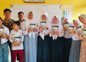 Dorong Inklusi Digital, Universitas Rokania Serahkan Media AR Peningkatan Literasi dan Numerasi ke SLB Rokan Hulu